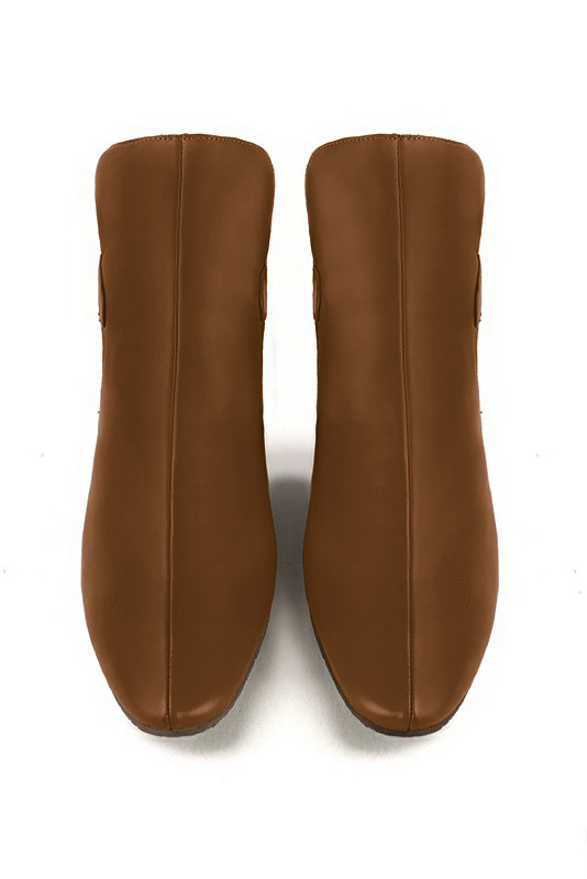 Caramel brown women's ankle boots with buckles at the back. Round toe. Low block heels. Top view - Florence KOOIJMAN